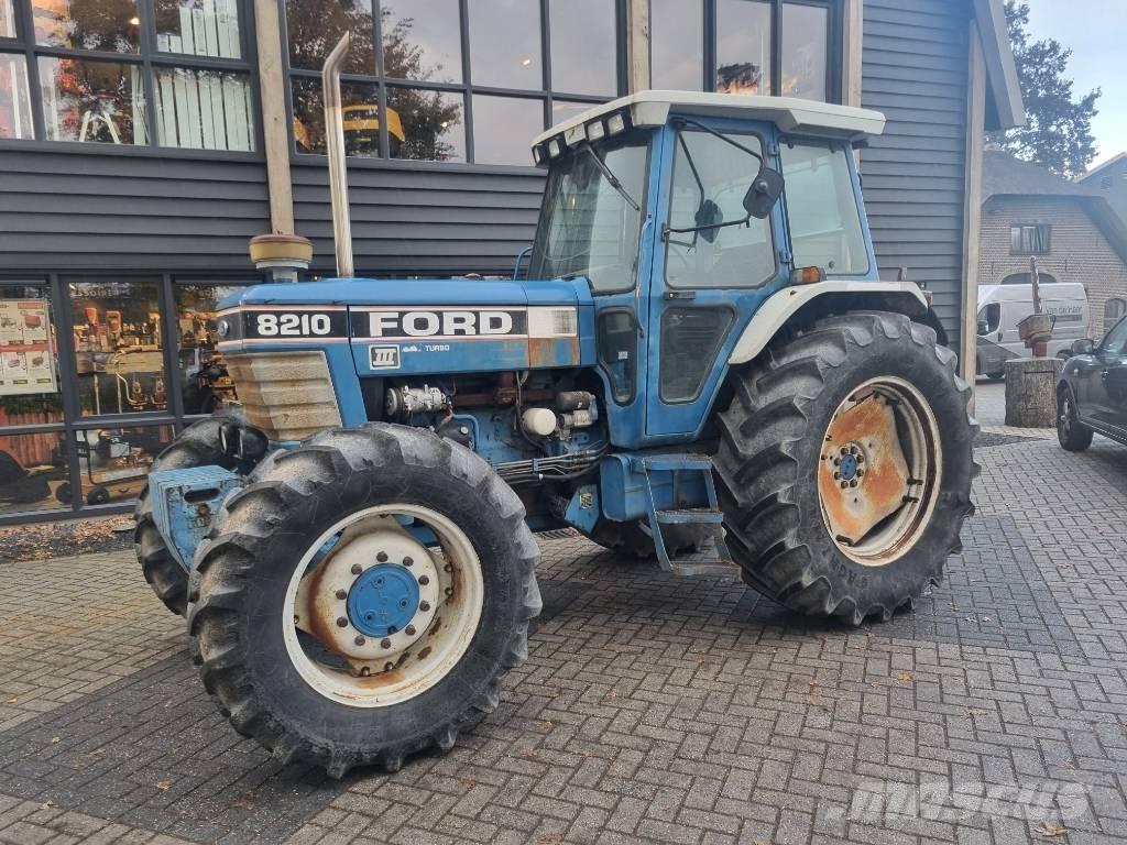 Ford 8210 Trattori