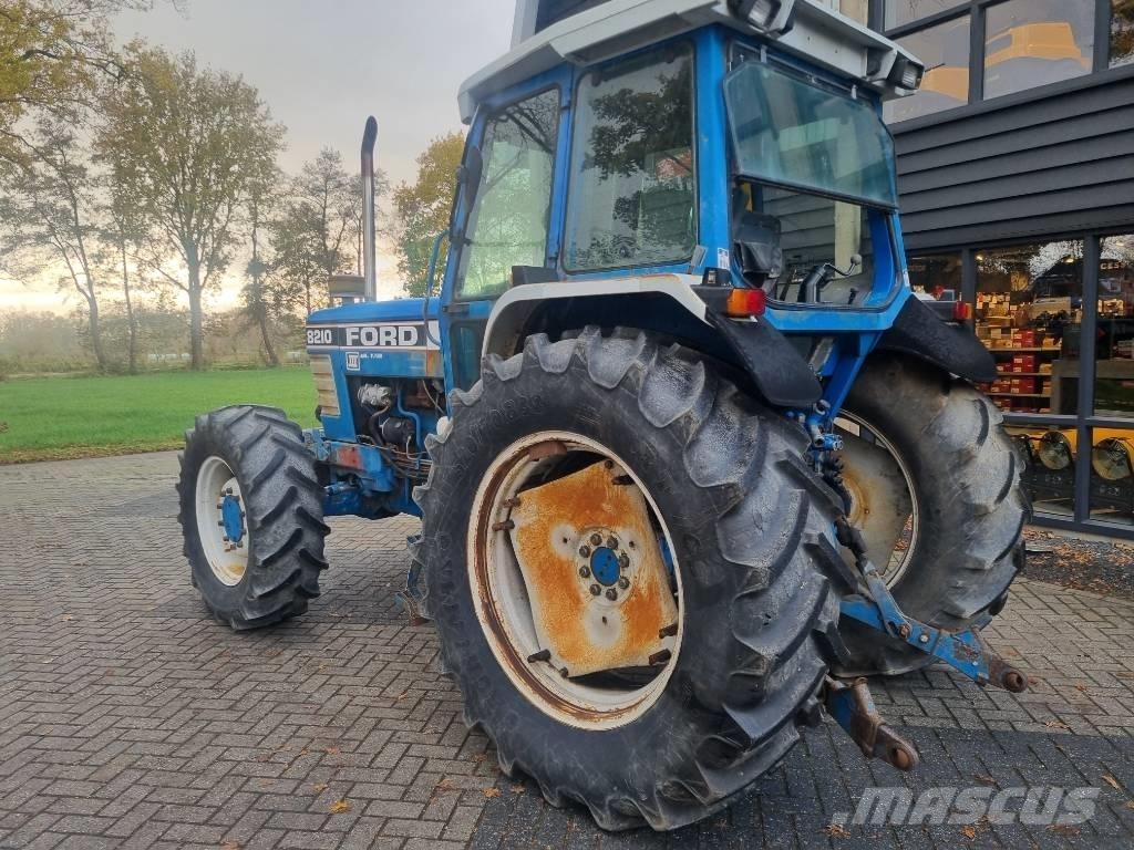 Ford 8210 Trattori