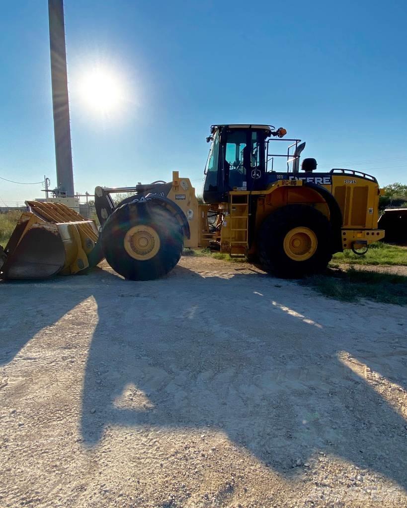 John Deere 844K Pale gommate