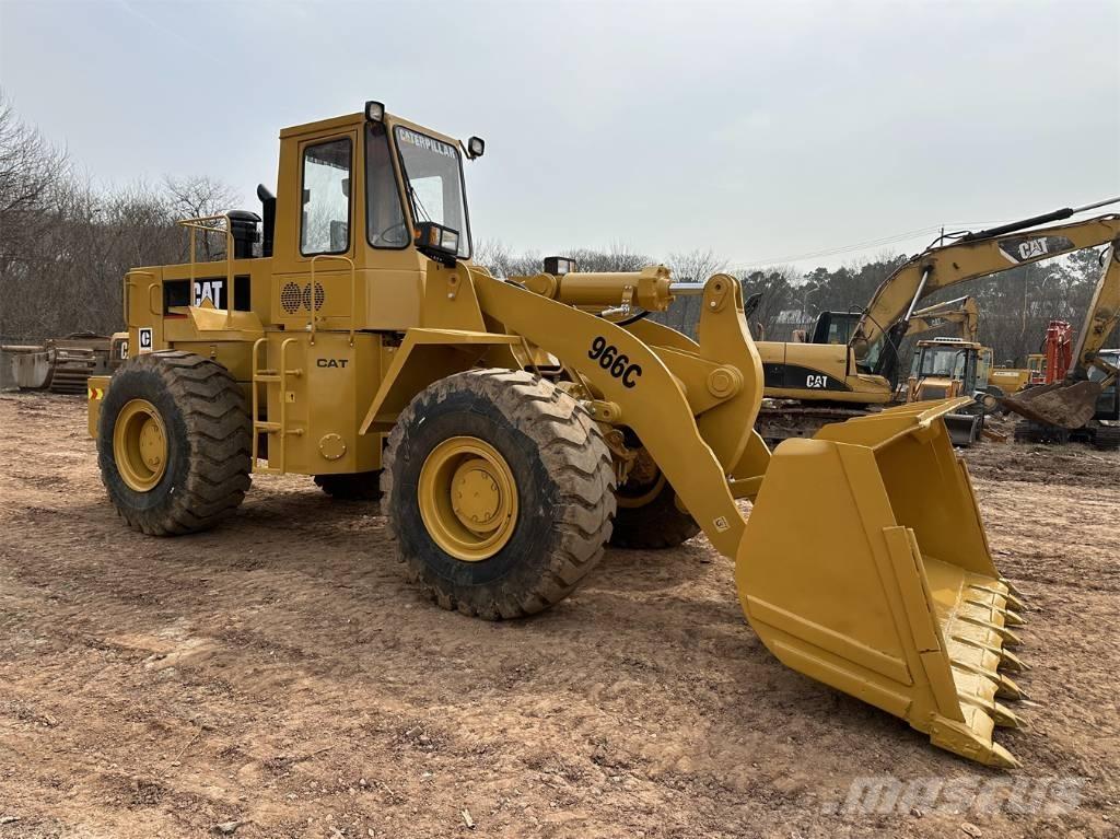 CAT 966C Pale gommate