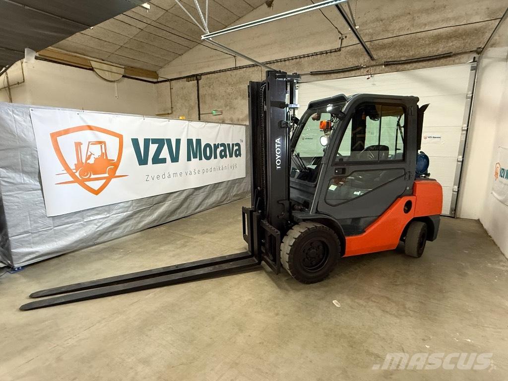 Toyota 02-8 FGJF 35 Carrelli elevatori GPL