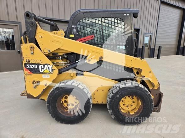 CAT 242D Mini Pale Gommate