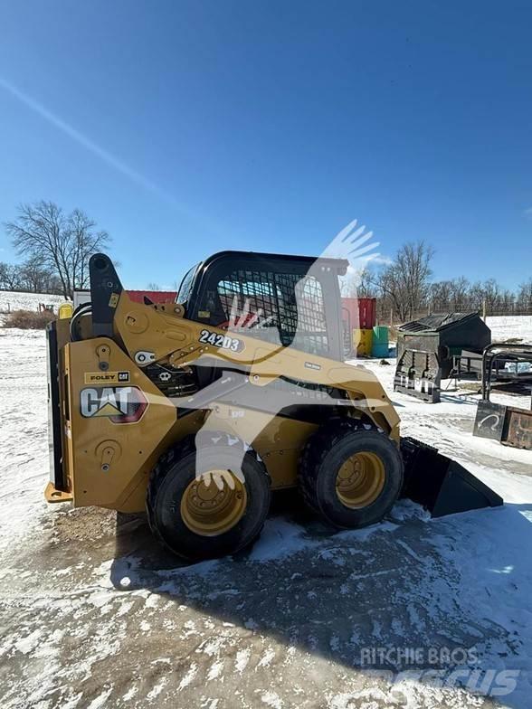 CAT 242D3 Mini Pale Gommate