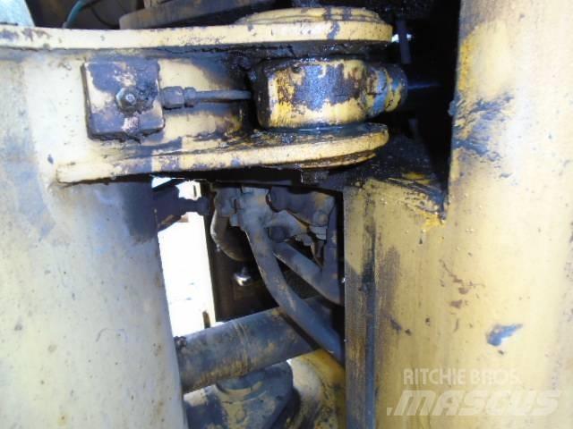 CAT 930 Pale gommate