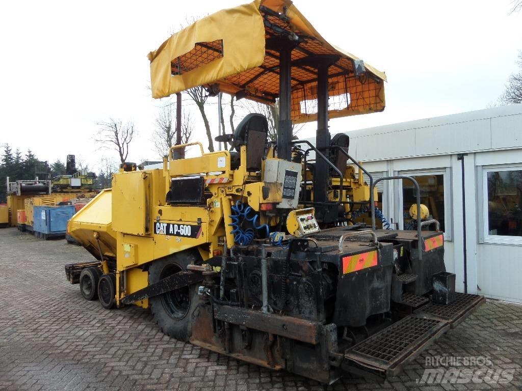 CAT AP 600 Finitrici