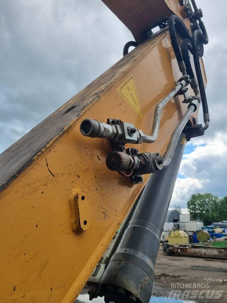 Liebherr R 922 Escavatori cingolati