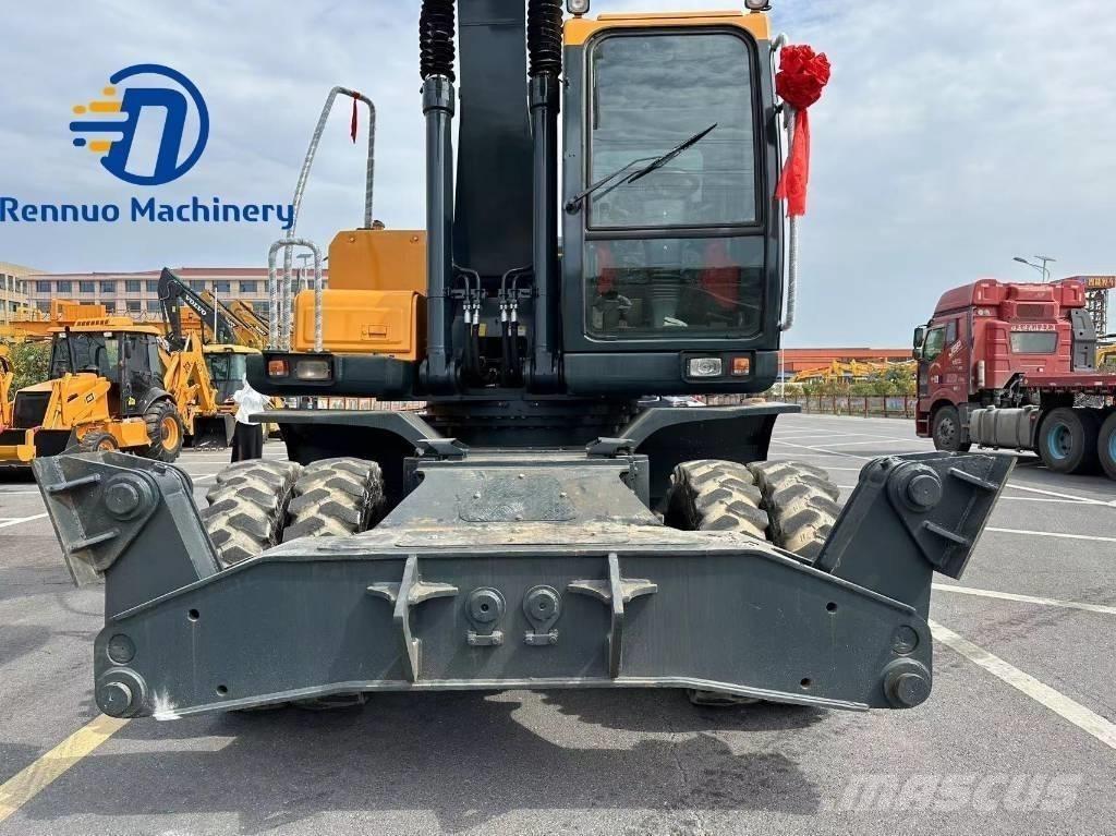 Hyundai 210W-9 Escavatori gommati