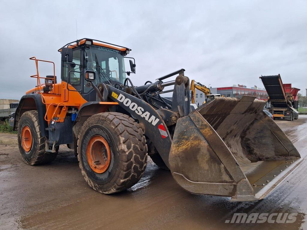 Doosan DL420 Pale gommate