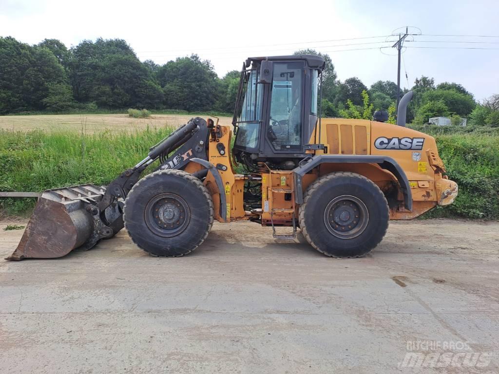 CASE 621 F XT Pale gommate