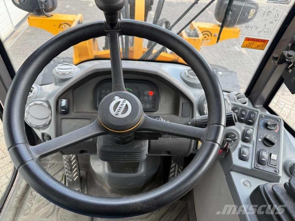 Volvo L 25 F Pale gommate