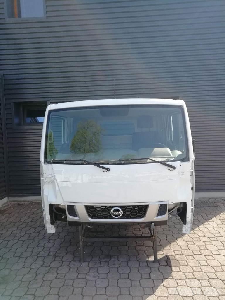 Nissan NT400 Cabine e interni