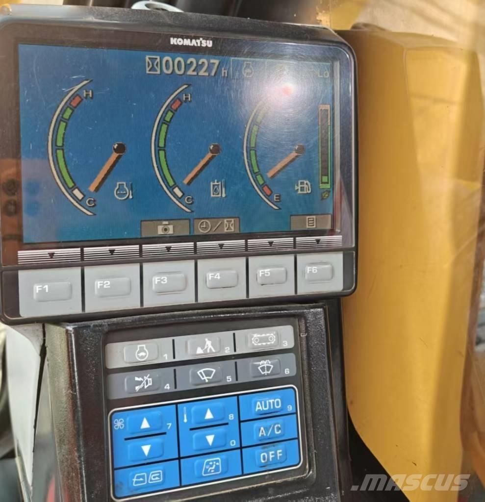 Komatsu 210LC-8 Escavatori cingolati