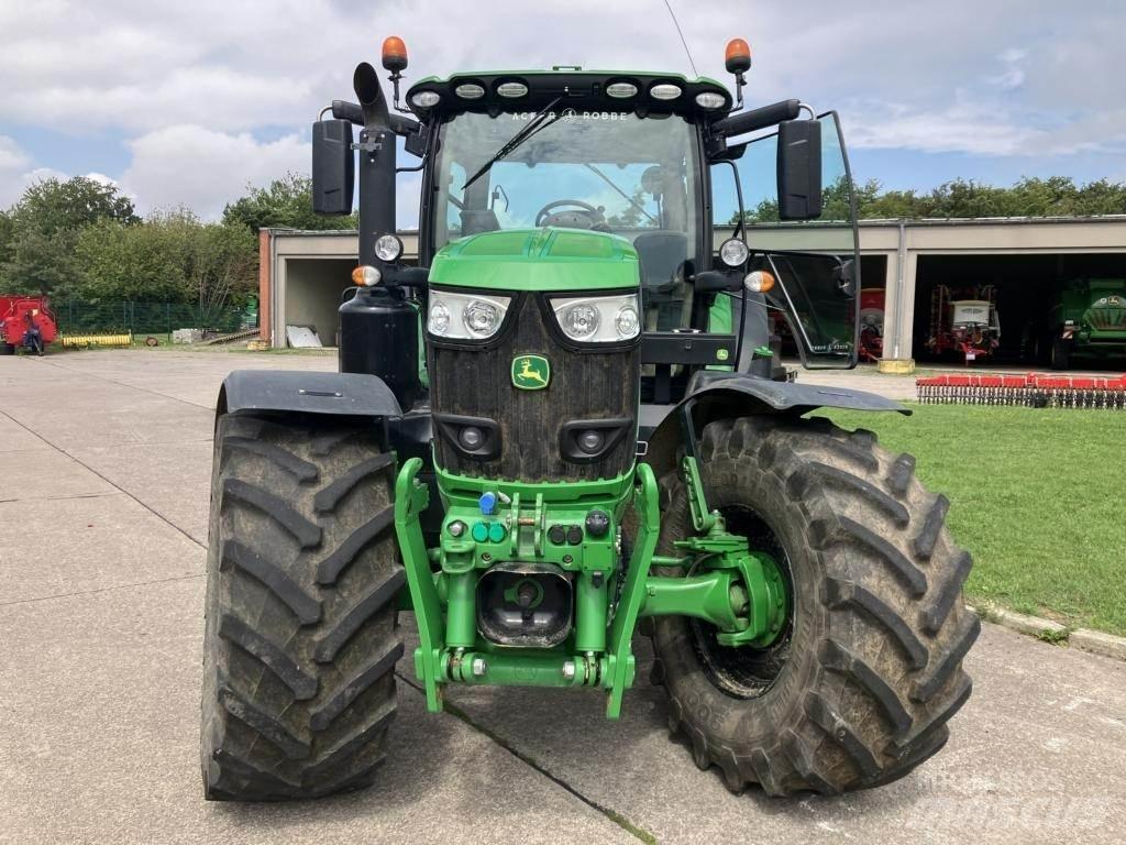 John Deere 6215R Trattori