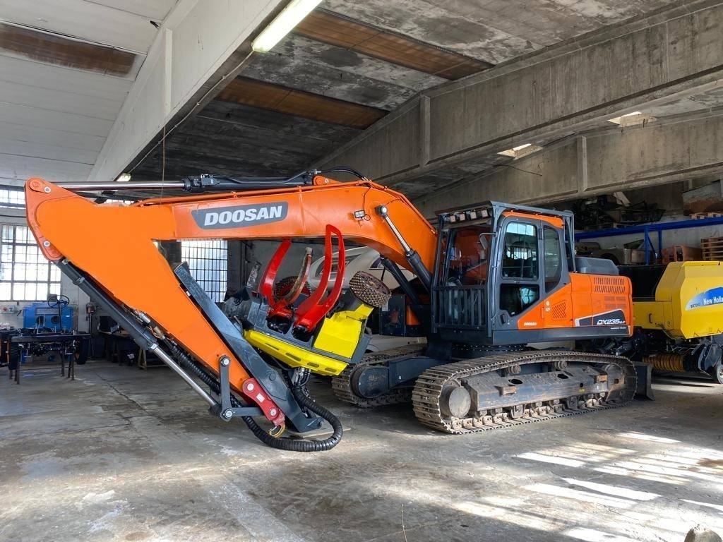 Doosan DX 235 NLC-5 Escavatori cingolati