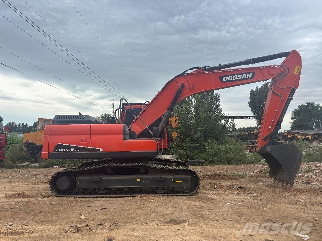 Doosan DX 225 Escavatori cingolati