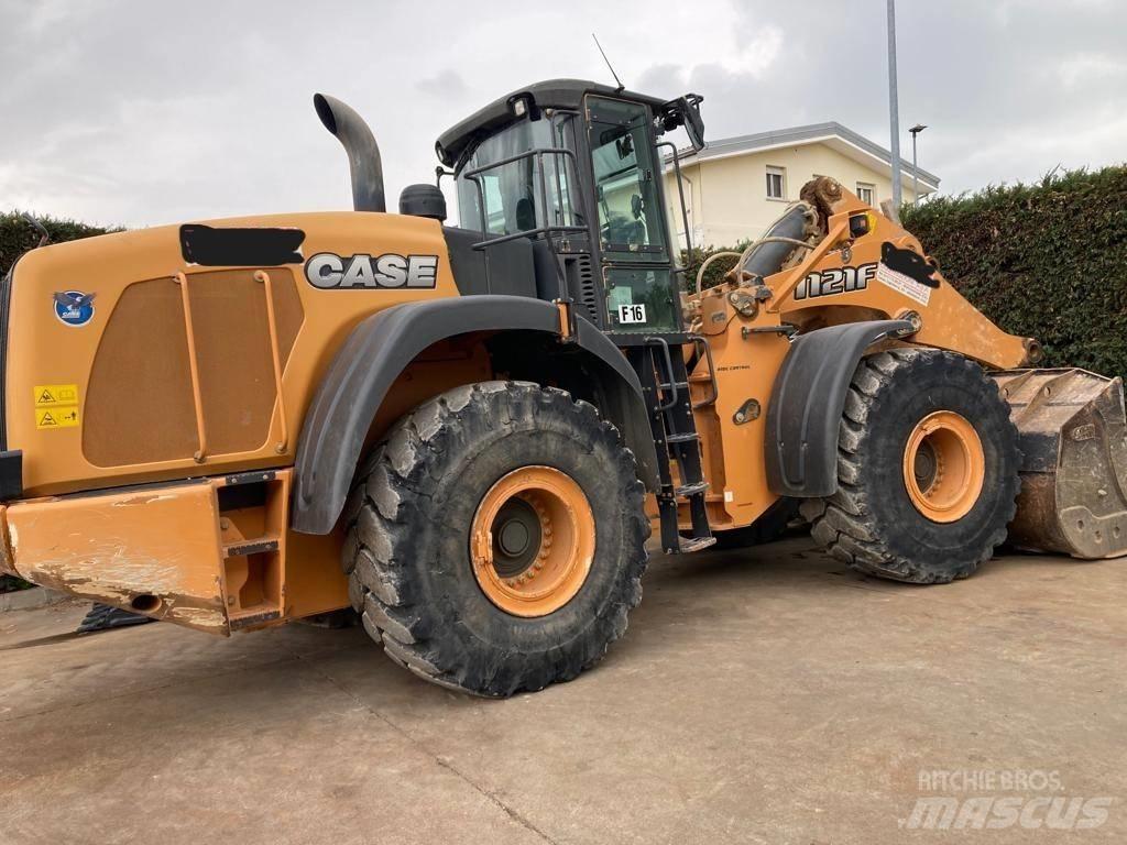 CASE 1121F Pale gommate