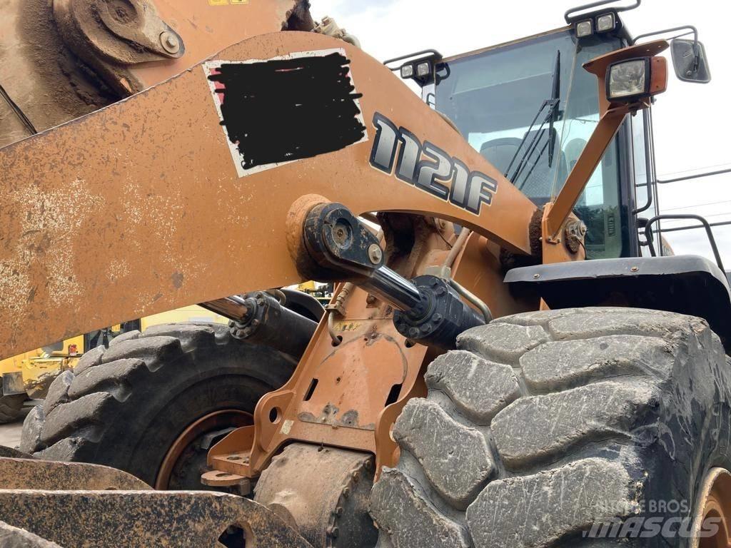 CASE 1121F Pale gommate