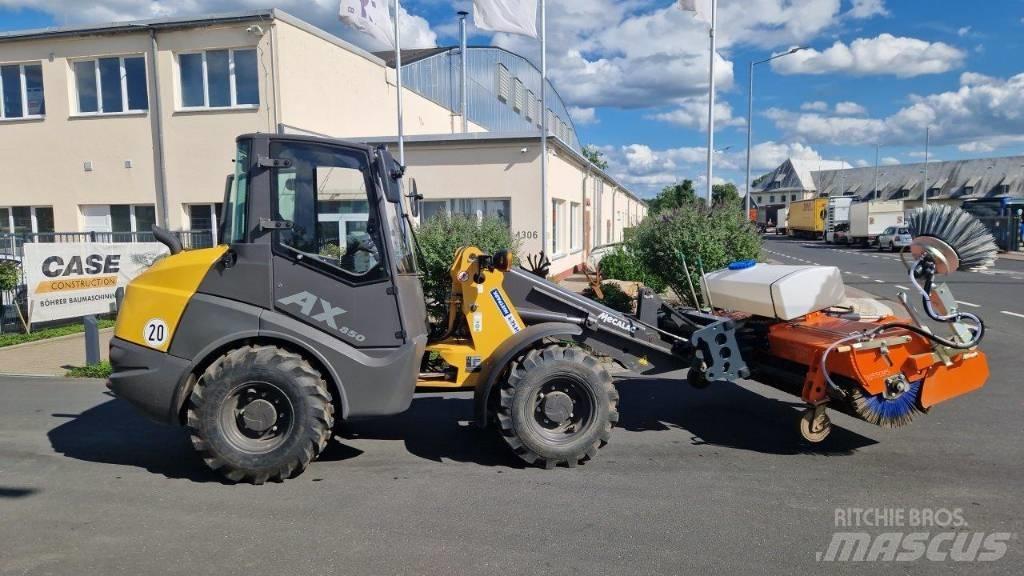 Mecalac AX 850 Pale gommate