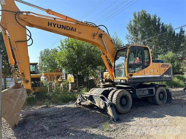 Hyundai 210W Escavatori gommati