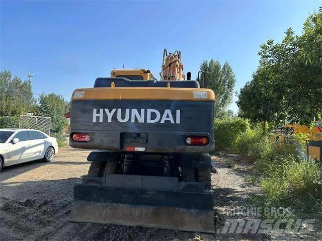 Hyundai 210W Escavatori gommati