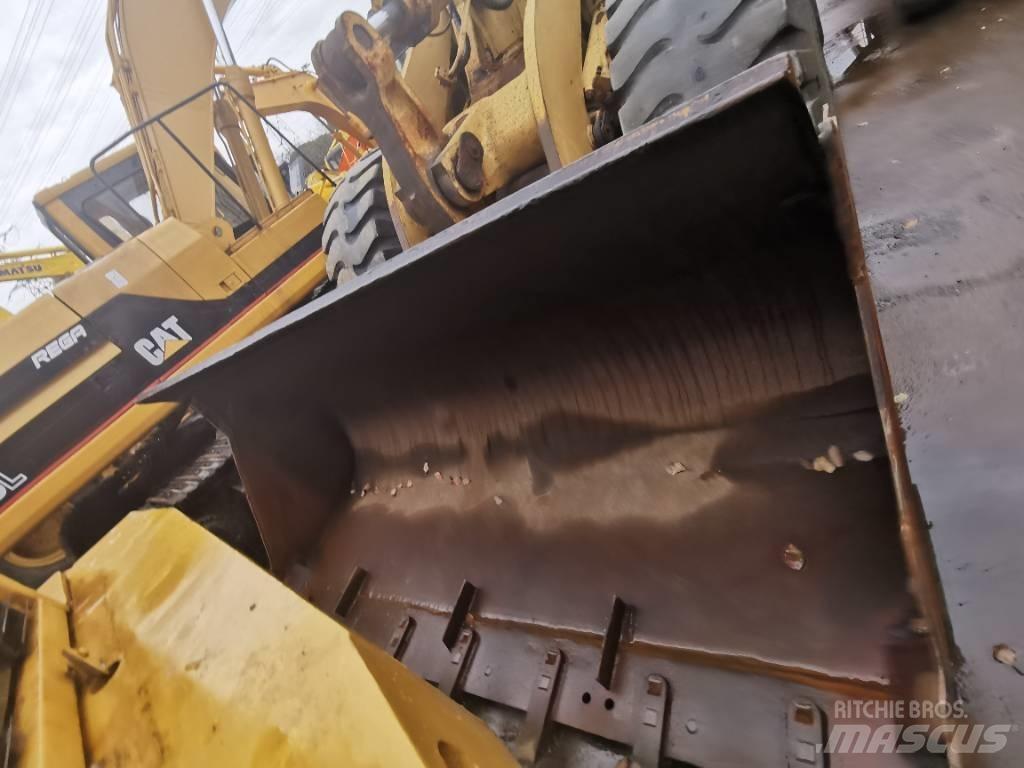 CAT 966F Pale gommate