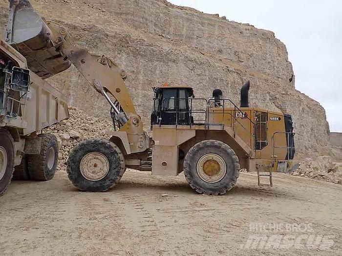 CAT 988K Pale gommate