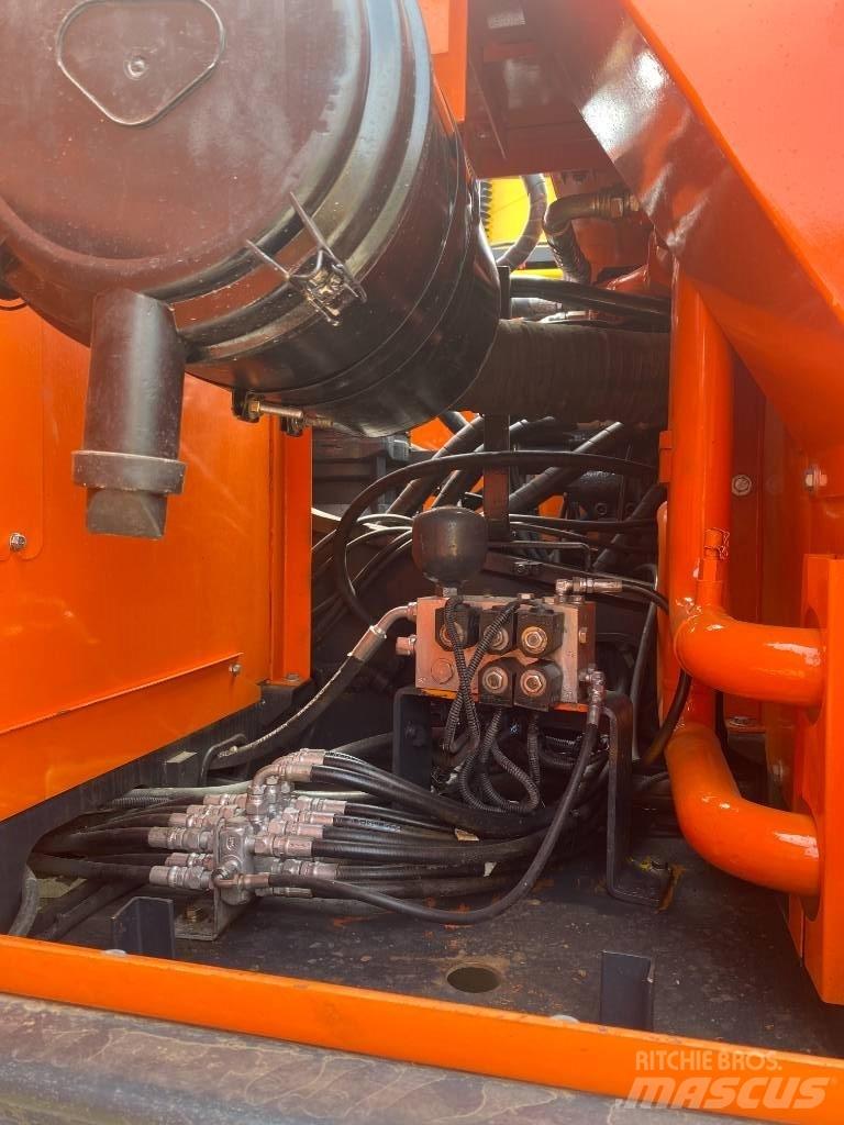 Doosan DX 300 Escavatori cingolati