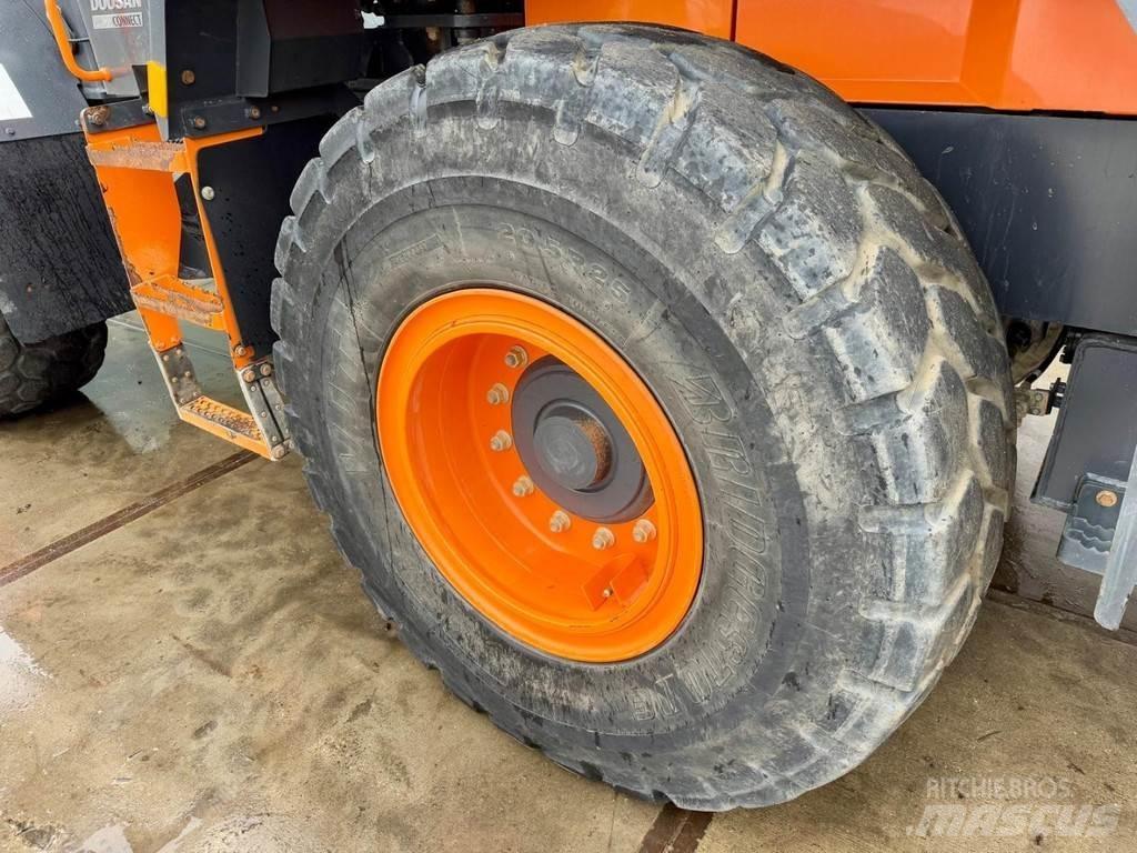 Doosan DL250-7 Pale gommate