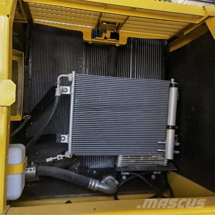 Komatsu PC200-8 Escavatori cingolati