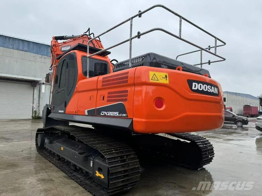 Doosan DX 225 LC Escavatori cingolati