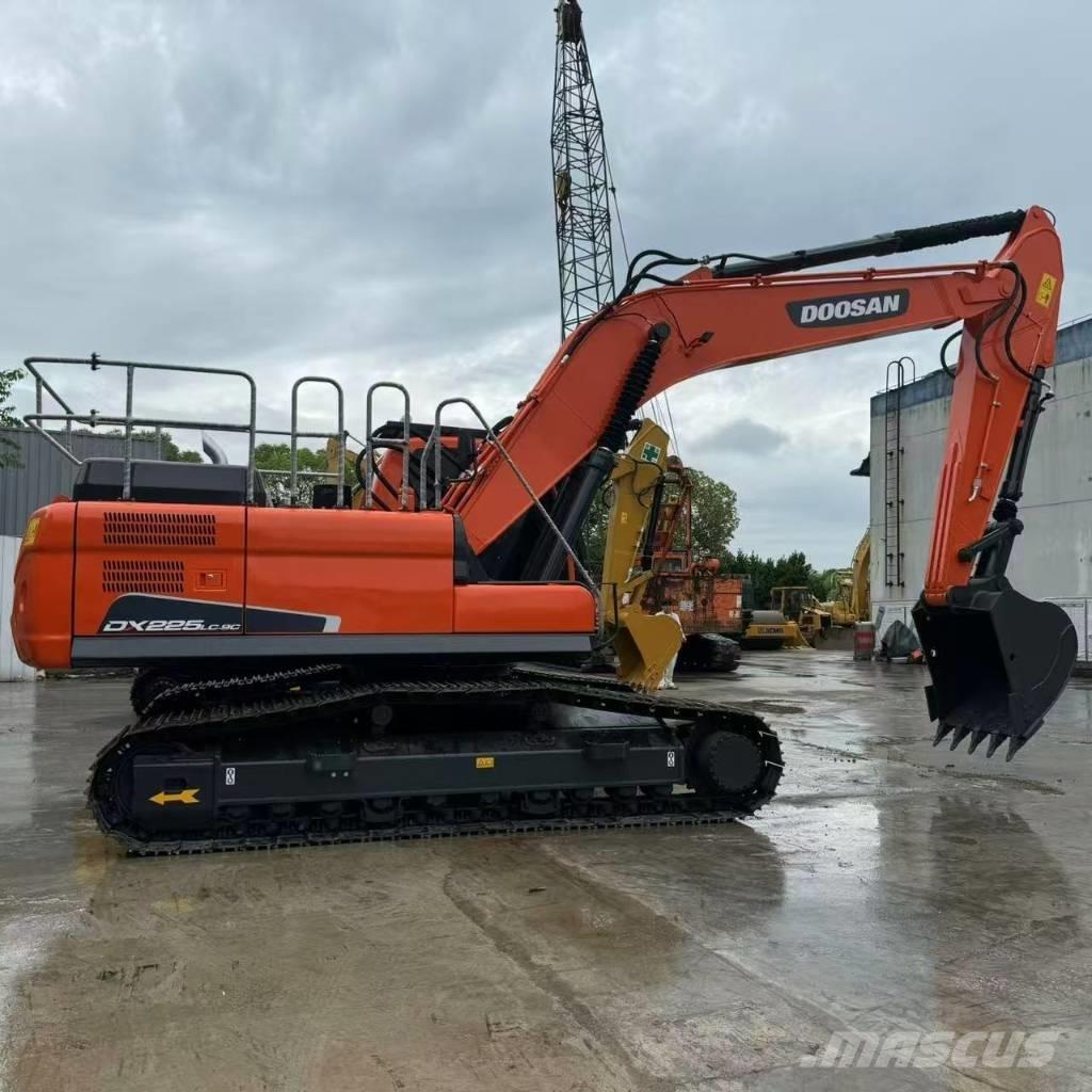 Doosan DX 225 LC Escavatori cingolati