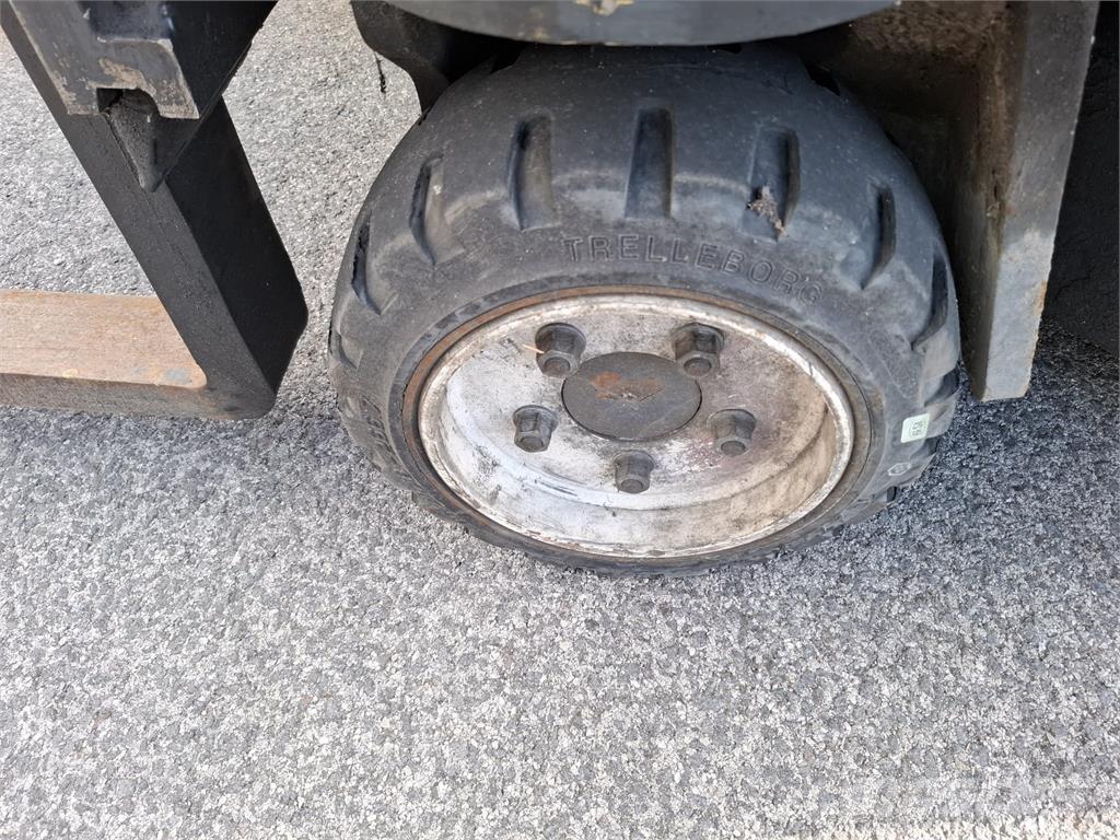 Combilift C3000CB Carrello elevatore retrattile a 4 vie