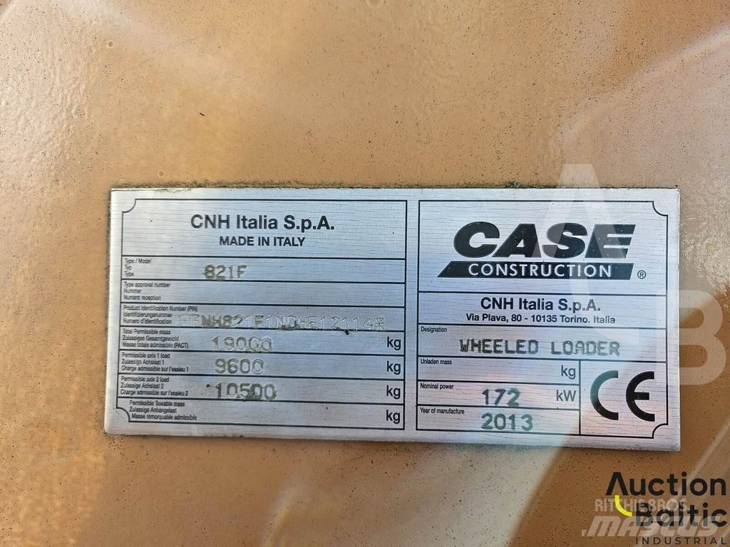 CASE 821 F Pale gommate