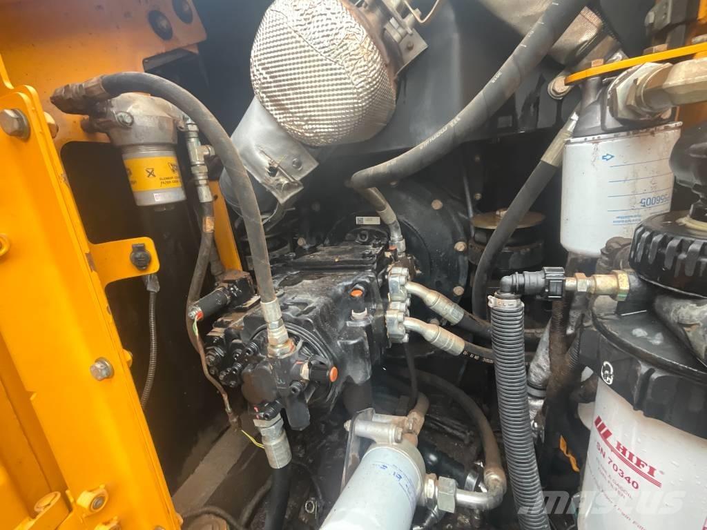 JCB JS 130 LC Escavatori cingolati