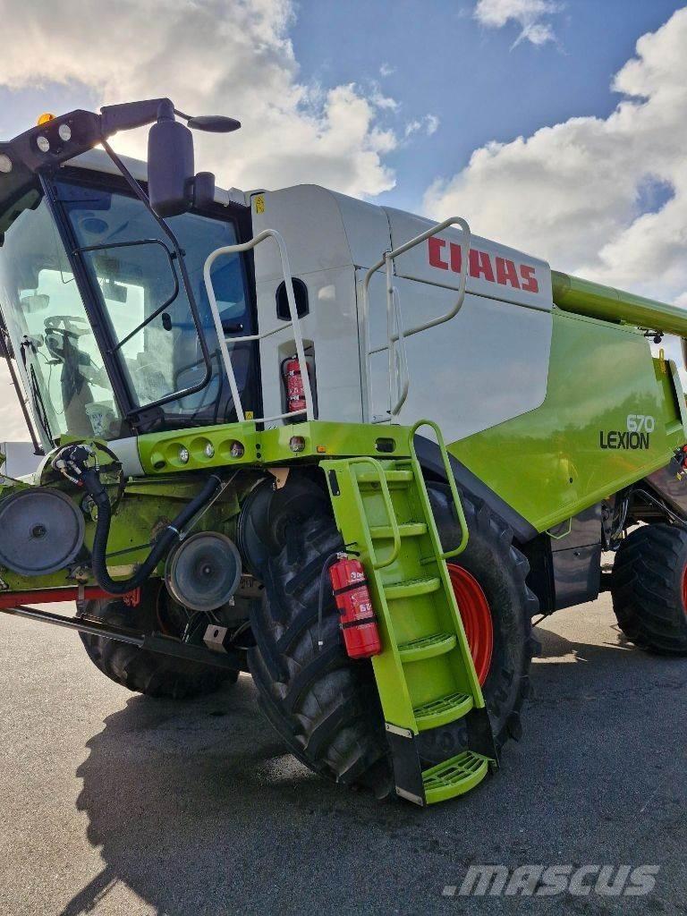CLAAS Lexion 670 Mietitrebbiatrici