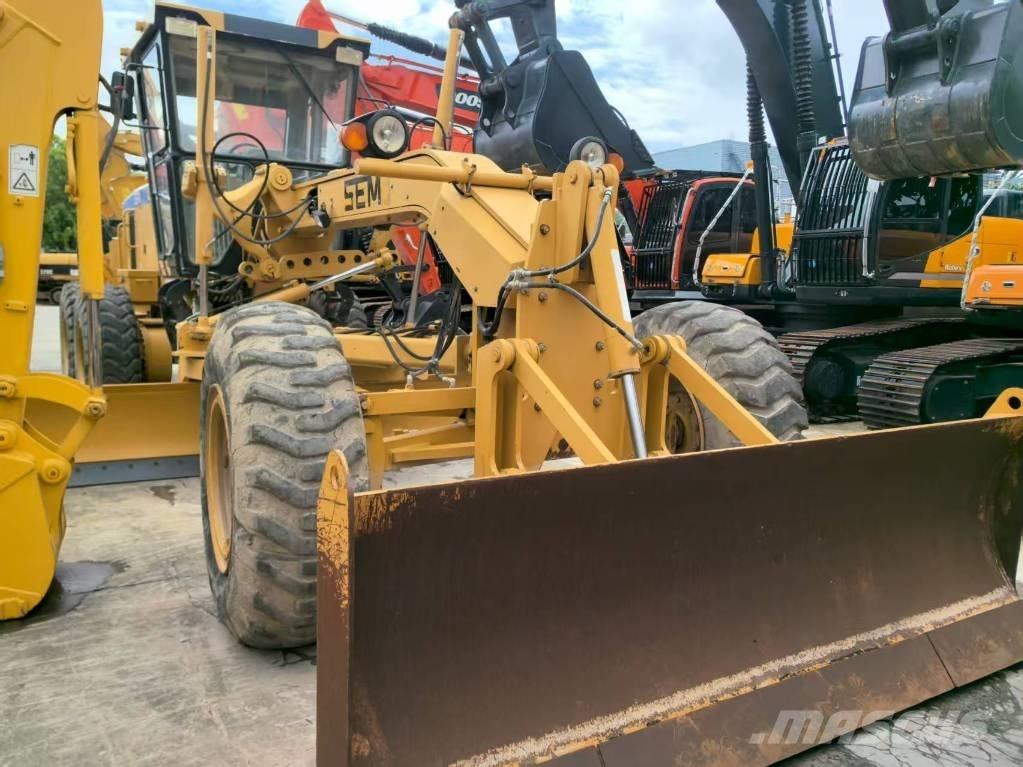 SEM 919 Motorgraders