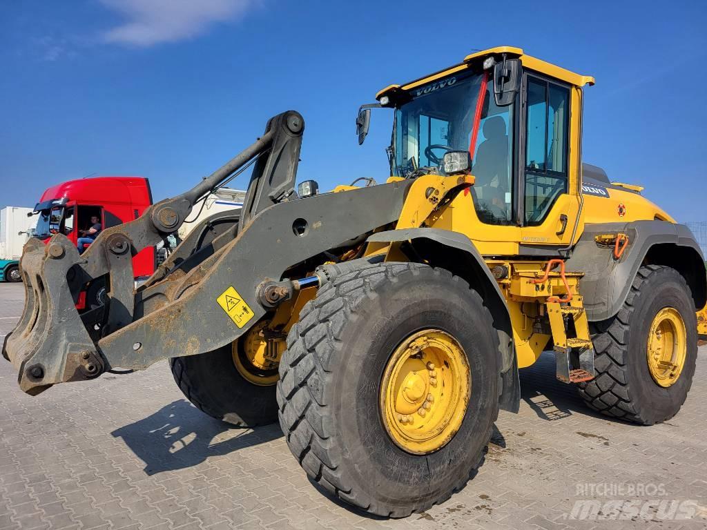 Volvo L 120 H Pale gommate