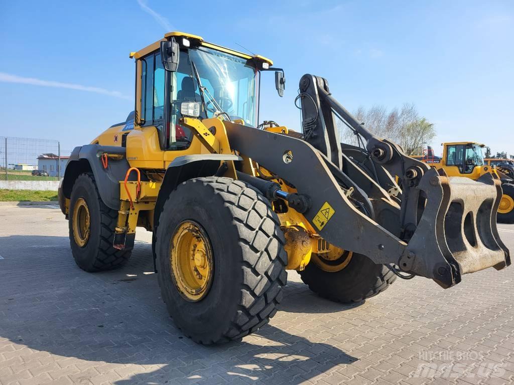 Volvo L 120 H Pale gommate