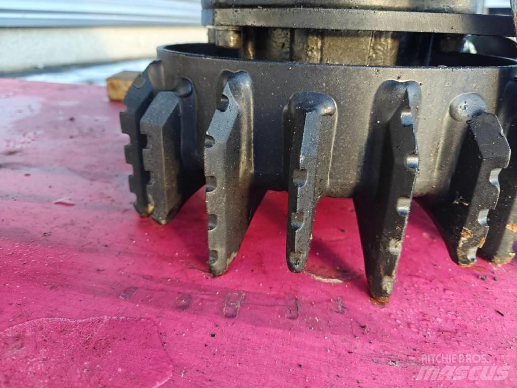 Komatsu C 93 Decespugliatrici e trinciatrici idrauliche