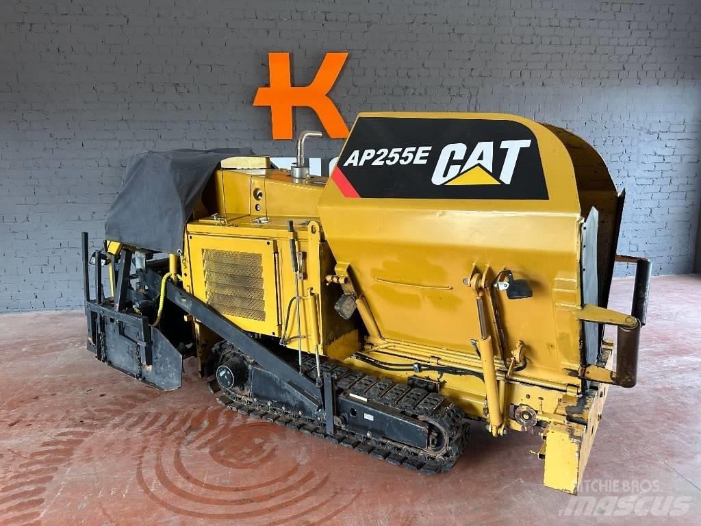 CAT AP 255 E Finitrici