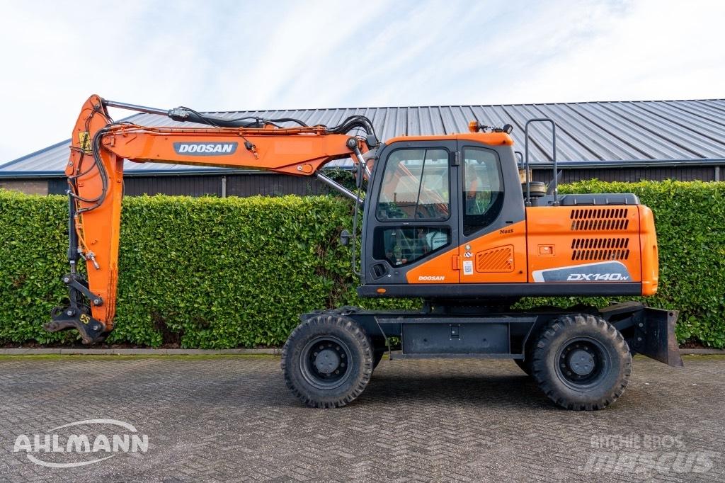 Doosan DX140W-5 Escavatori gommati