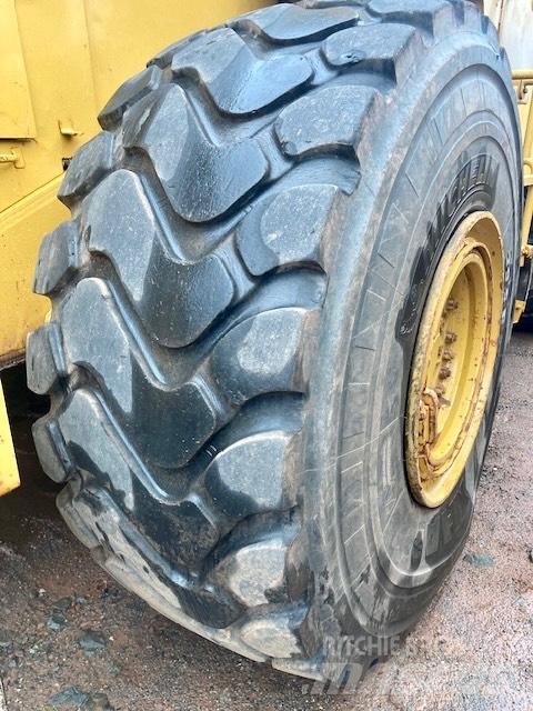 CAT 980 C Pale gommate