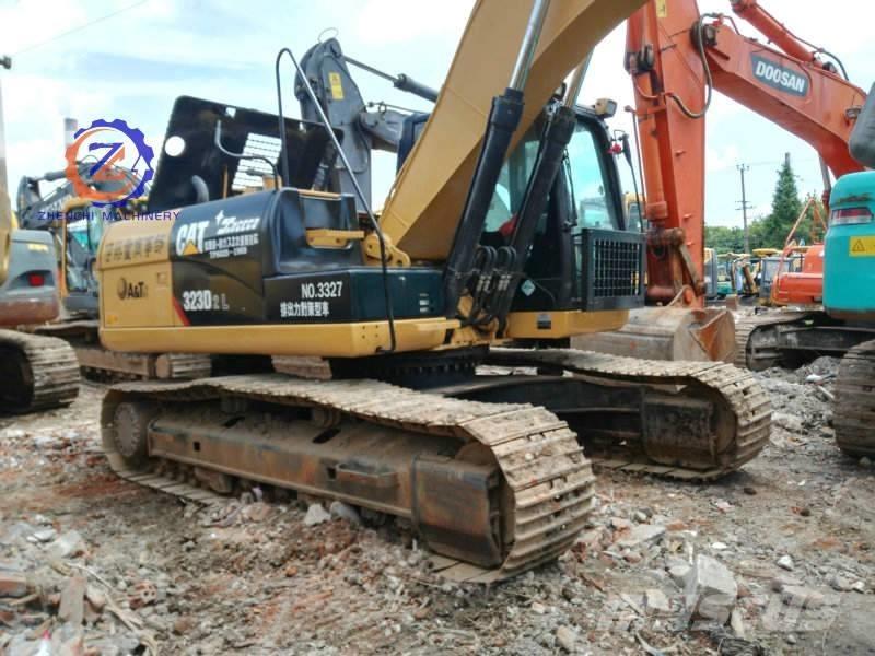 CAT 323 D L Escavatori cingolati