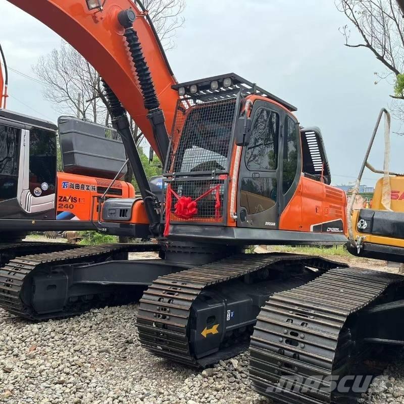 Doosan DX225 Escavatori cingolati