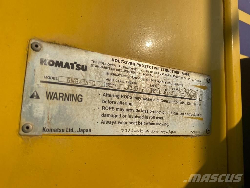 Komatsu WA 320-5 Pale gommate