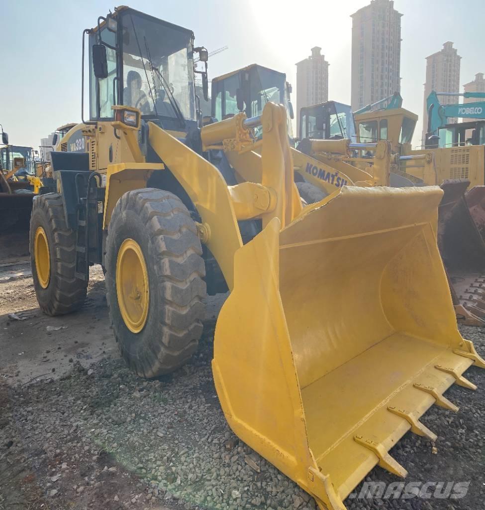 Komatsu WA 320-5 Pale gommate