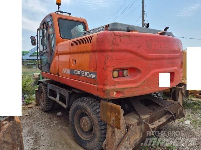 Doosan DX210WA Escavatori gommati