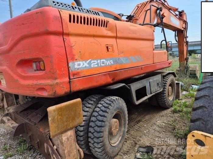 Doosan DX210WA Escavatori gommati