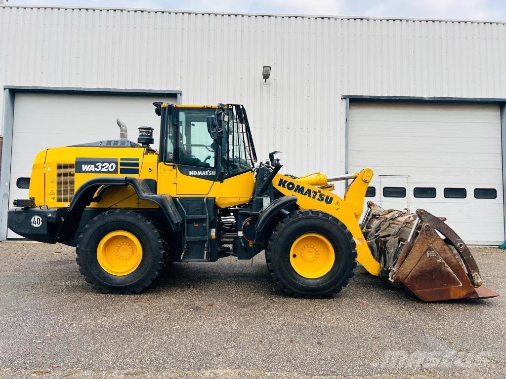 Komatsu WA 320-8 Pale gommate