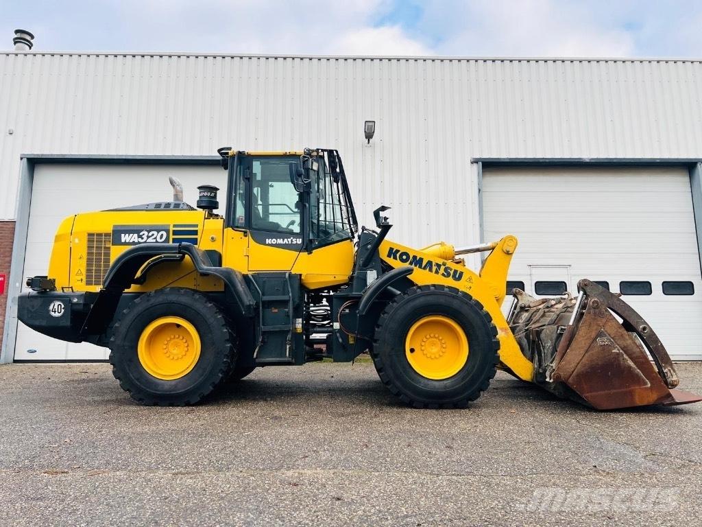 Komatsu WA 320-8 Pale gommate